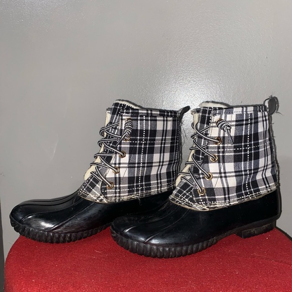 Plaid Duck Boots - Picture 2 of 6